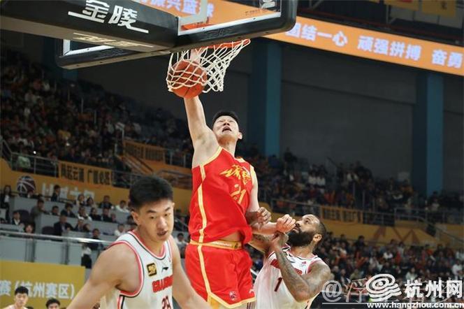CBA新赛季首战 浙江方兴渡迎开门红